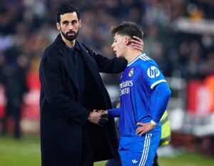 Read more about the article Cara Alvaro Arbeloa Menyatukan Real Madrid Melalui Pergeseran Taktik dan Budaya