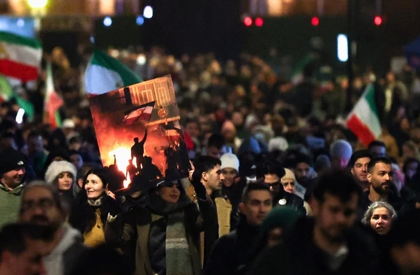 Read more about the article Protes di Iran Berlanjut, AS dan Israel Diperingatkan soal Ancaman Serangan