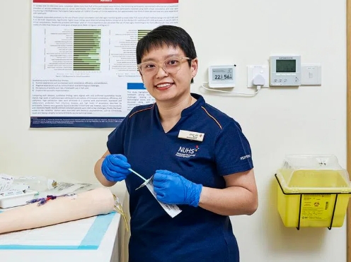 Read more about the article Dari Meja Makan Keluarga ke Rumah Pasien: Perjalanan Joyce Er Membentuk Masa Depan Keperawatan Singapura