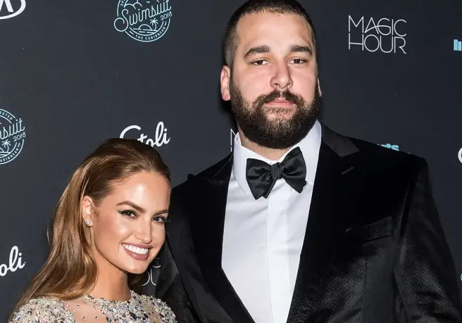 Matt Kalil berfoto dengan istrinya Haley Kalil