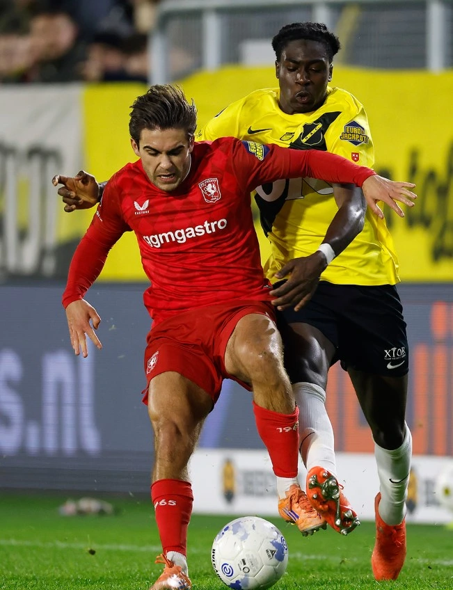 Read more about the article NAC Breda Tahan FC Twente, Laga Berakhir Imbang 2-2